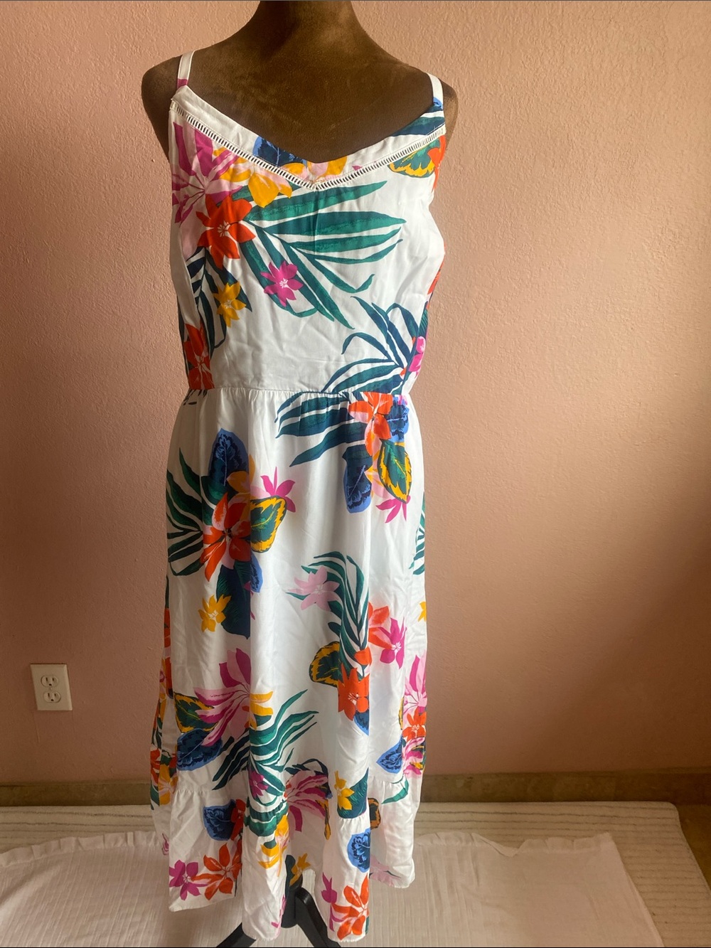 OLD NAVY White Floral Spaghetti-Strap Midi Dress